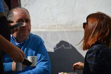 Desayuno en una cafetería de San Juan entre Carmen Hernández y Juan Martel (Foto TA)